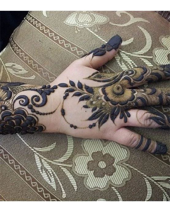 Chain Inspired Luxurious Arabic Mehndi Design