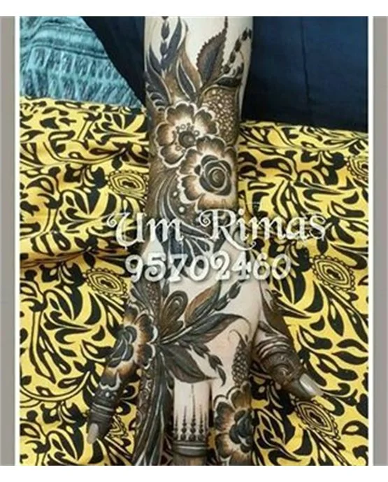Curvy Bangle And Daisy Featuring Arabic Mehndi Design