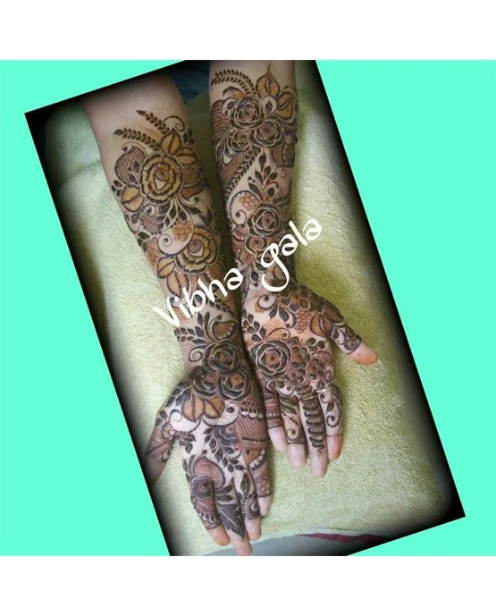 Dainty Silhouette And Hook Covering Arabic Mehndi Design