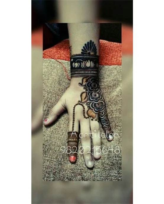 Dreamy Ribbon With Lace Along Arabic Mehndi Design
