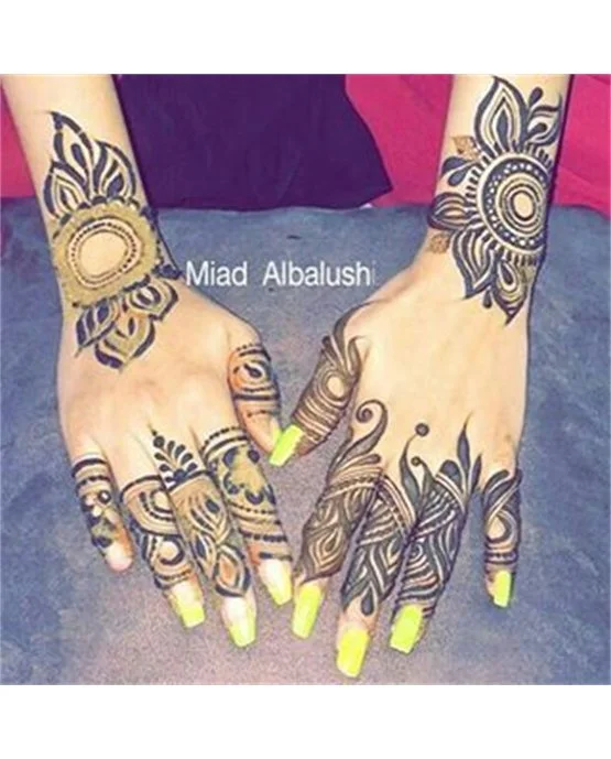 Elegant Crown With Cuff Covering Arabic Mehndi Design