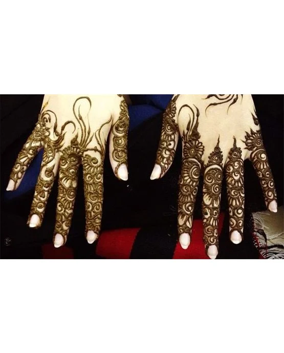 Ethnic Leaf Wrap On Arabic Mehndi Design