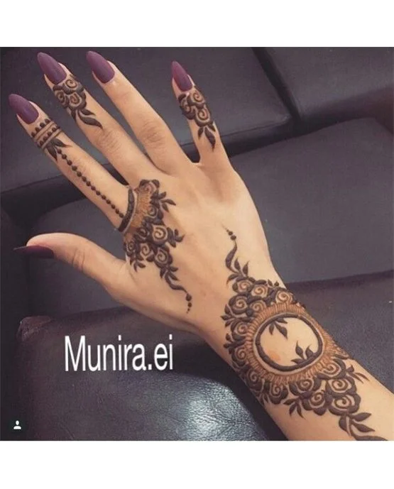Fine Tulip With Knot Covering Arabic Mehndi Design