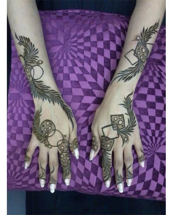 Grand Arrow With Heart Along Arabic Mehndi Design