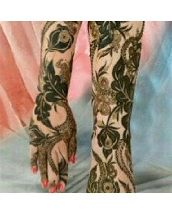 Grand Teardrop Formation Blending Into Arabic Mehndi Design