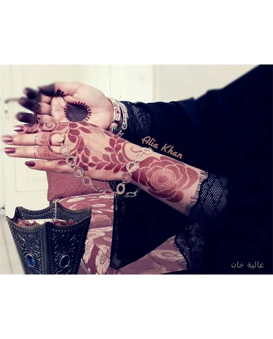 Grid Bangle Touch Blending Into Arabic Mehndi Design