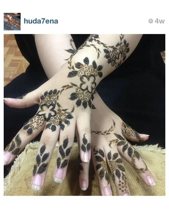 Lovely Contrast And Diamond Along Arabic Mehndi Design