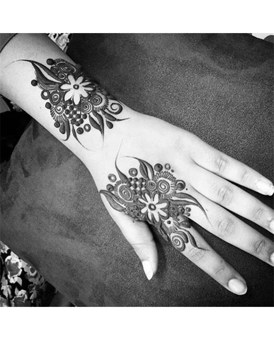 Minimal Flow Blending Into Knot Arabic Mehndi Design