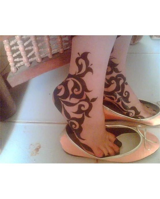 Refined Tendril Arabic Mehndi Design Placement