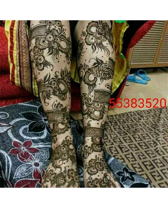 Scallop Garland Accent Blending Into Arabic Mehndi Design