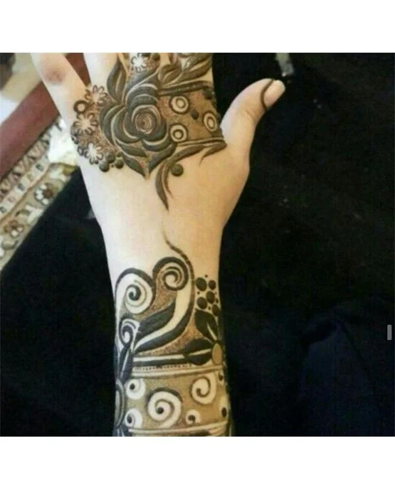 Scroll And Highlight Dreamy Arabic Mehndi Design Structure