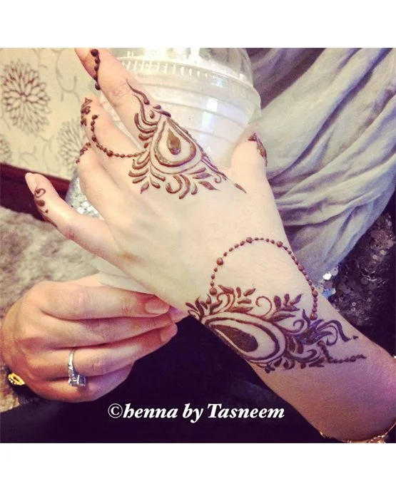 Sketch And Scallop Luxurious Arabic Mehndi Design Art
