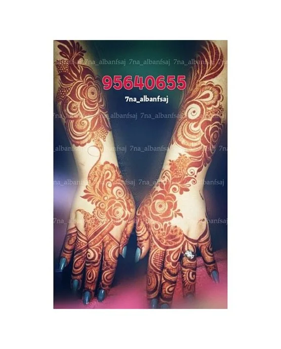 Soft Daisy Symmetry On Arabic Mehndi Design