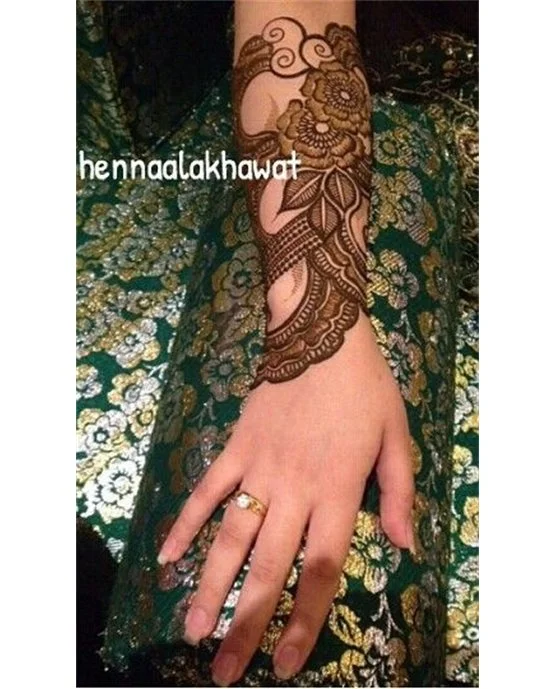 Soft Twist With Loop Covering Arabic Mehndi Design