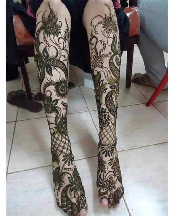 Tile Inspired Charming Arabic Mehndi Design