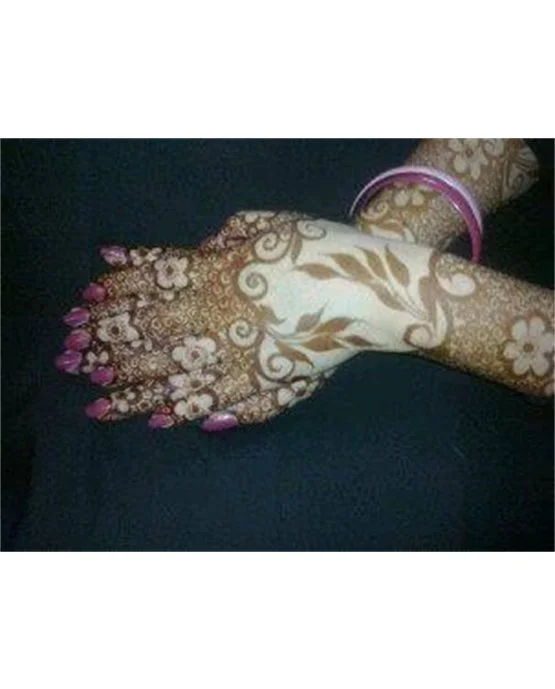 Trendy Shade And Wave Covering Arabic Mehndi Design