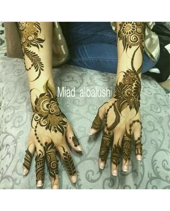 Twist And Loop Intricate Arabic Mehndi Design Formation