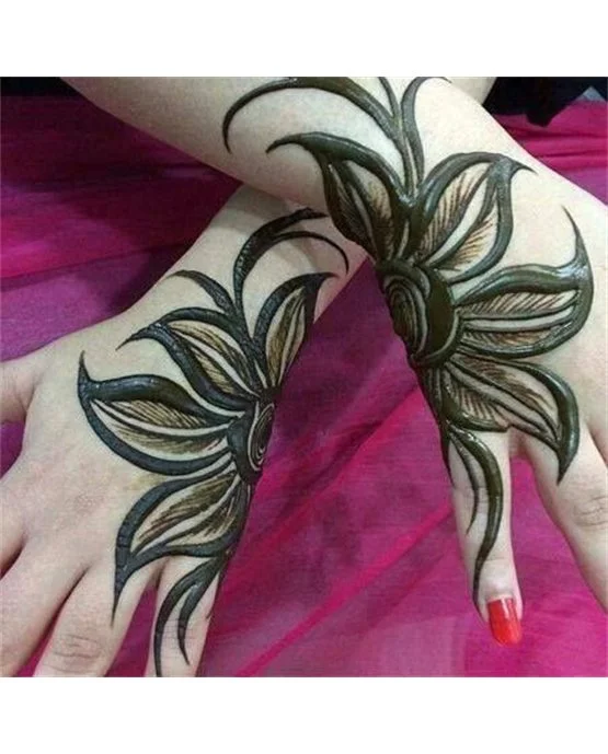 Unique Hook Art Blending Into Arabic Mehndi Design