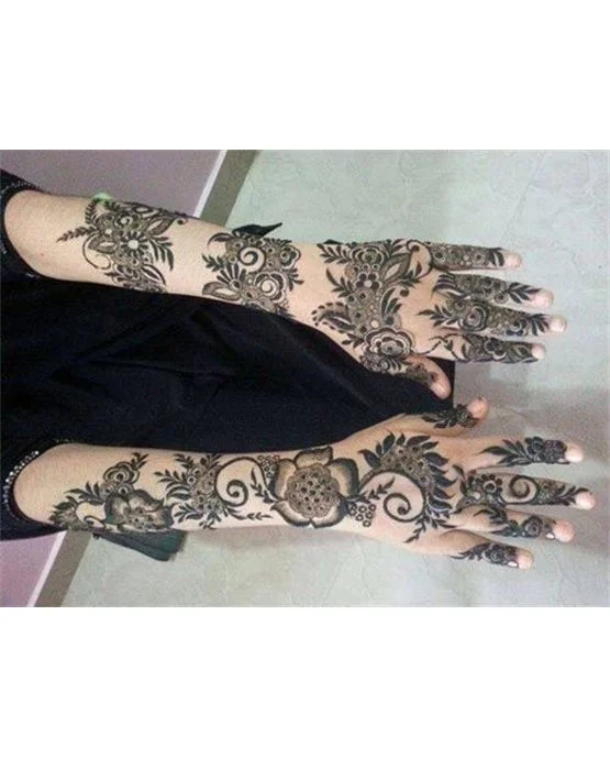 Wave Accent Finish Using Arabic Mehndi Design