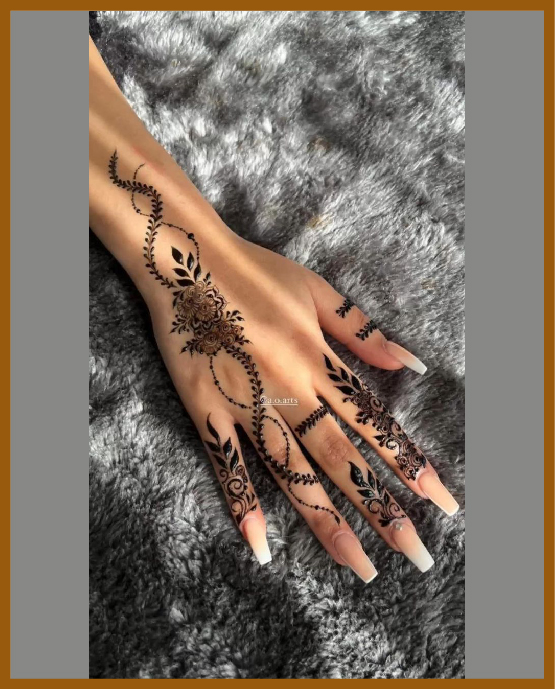 Chain-like khafif back hand mehndi style