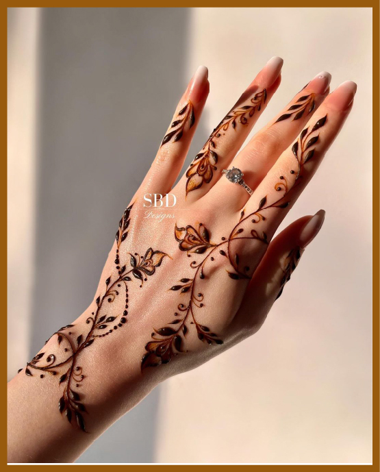 Delicate khafif back hand art with dots and lines Khafif%20(Minimal)%20back%20hand Mehndi Design