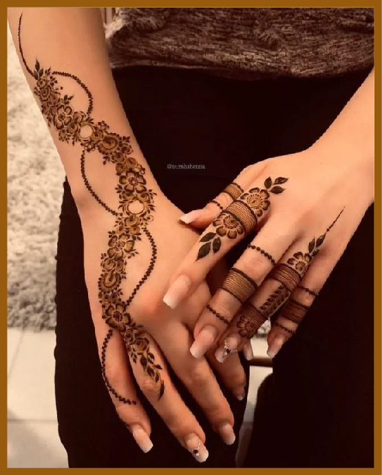 Diagonal chain trail in khafif back hand mehndi design