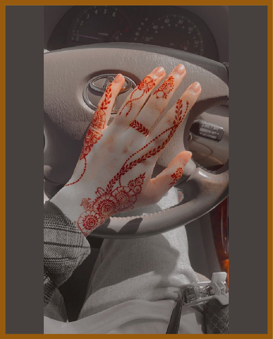 Diagonal chain-like khafif back hand mehndi