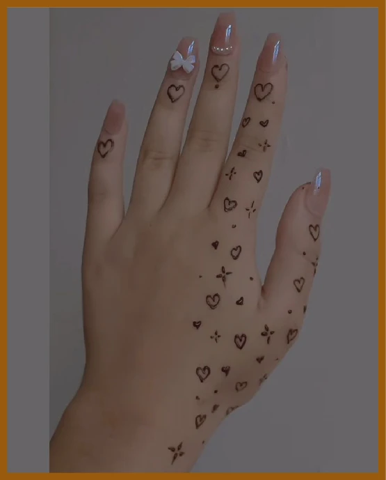 Heart shape khafif back hand mehndi pattern
