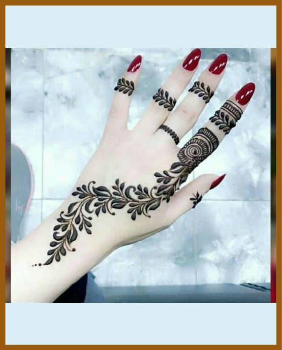 Khafif back hand floral mehndi with curves and rings pattern