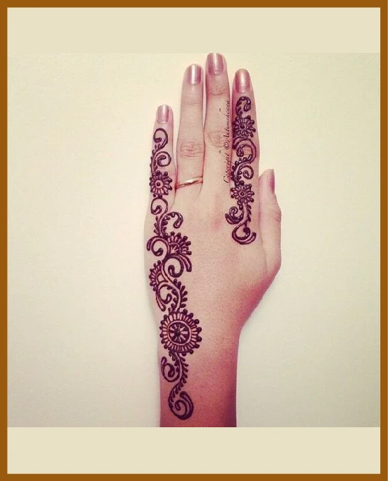 Ring-style khafif back hand pattern with vines Khafif%20(Minimal)%20back%20hand Mehndi Design