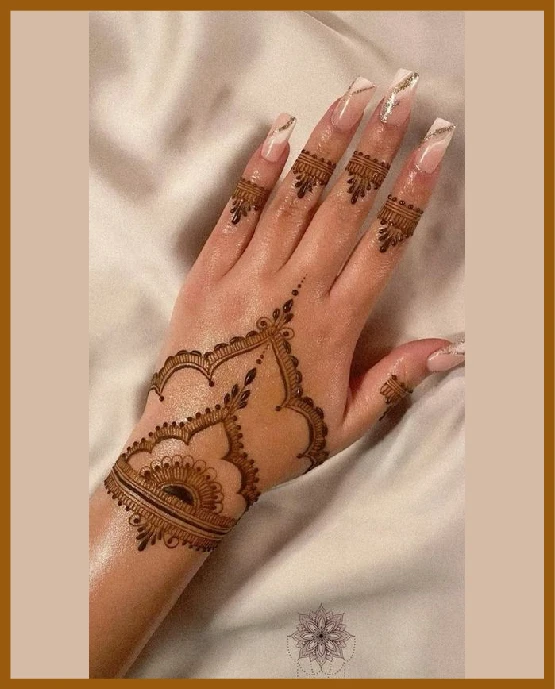 Simple khafif back hand design with modern touch Khafif%20(Minimal)%20back%20hand Mehndi Design