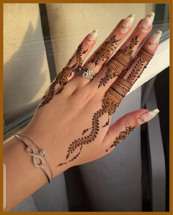 Traditional khafif back hand mehndi using fine strokes