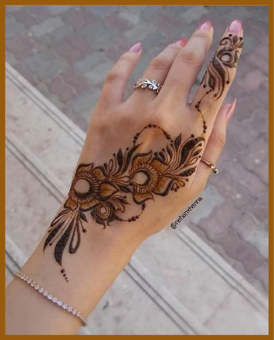 Floral back net in simple back hand mehndi trail Floral back net in simple back hand mehndi trail