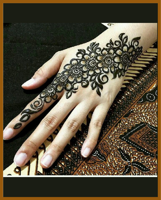 Floral spreading in simple back hand mehndi Floral spreading in simple back hand mehndi