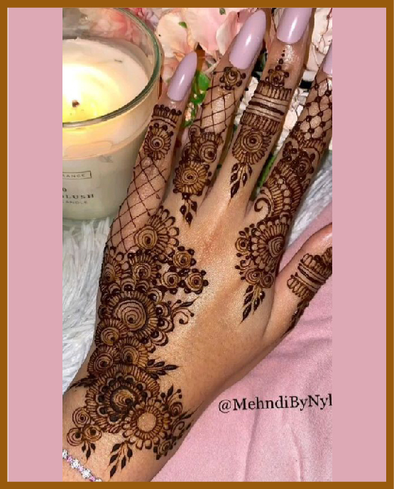 Simple back hand mehndi lines creating net effect Simple back hand mehndi lines creating net effect