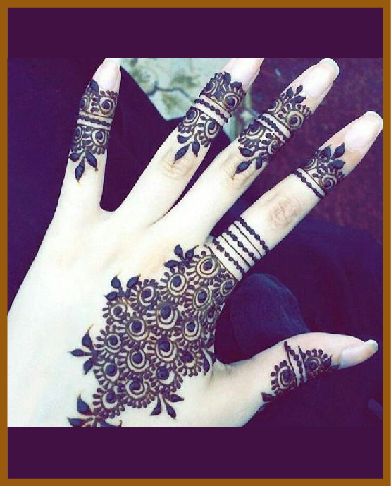Simple back hand mehndi with net curve fingers Simple back hand mehndi with net curve fingers