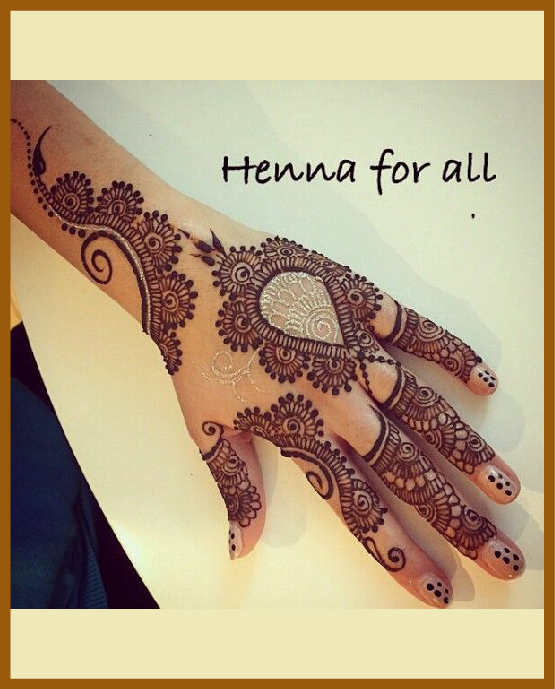 Diamond shape design in stylish back hand mehndi Diamond shape design in stylish back hand mehndi
