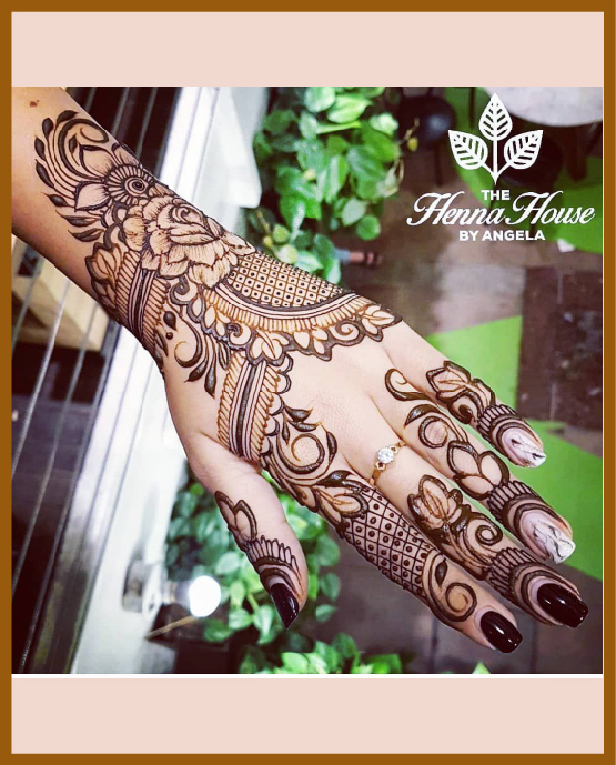 Elegant mehndi design for stylish back hand coverage Elegant mehndi design for stylish back hand coverage