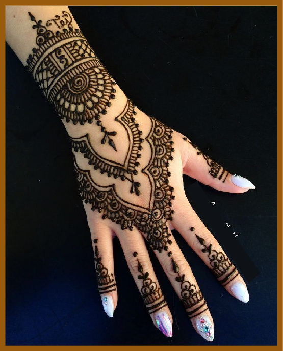 Gorgeous stylish back hand mehndi design with curved bands Gorgeous stylish back hand mehndi design with curved bands