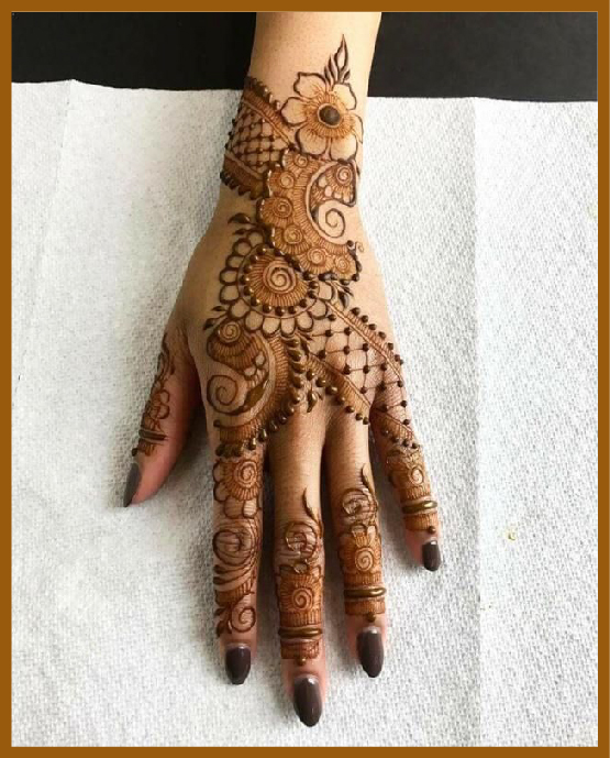 Light fill mehndi for stylish back hand design Light fill mehndi for stylish back hand design