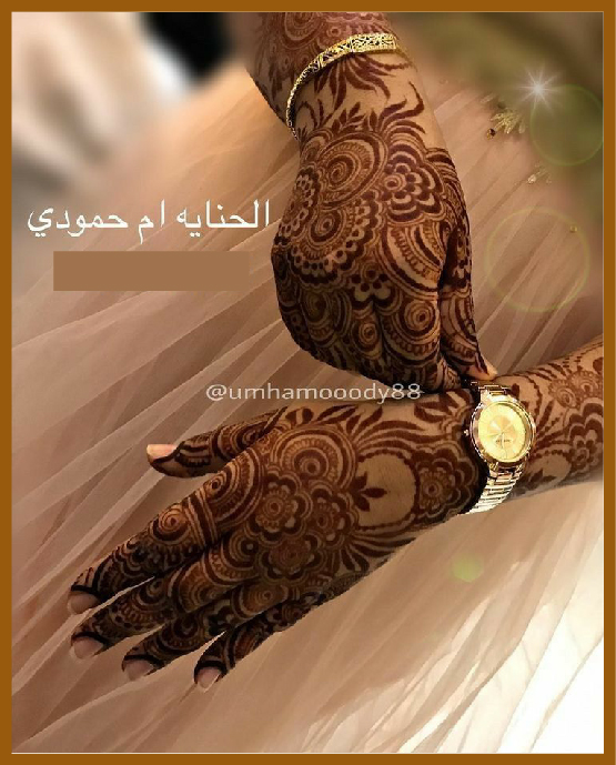 Stylish back hand mehndi style from arabic tradition Stylish back hand mehndi style from arabic tradition