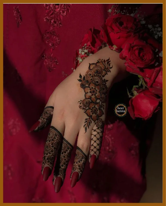 Aesthetic and stylish back hand mehndi art Aesthetic and stylish back hand mehndi art