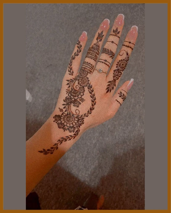 Aesthetic back hand mehndi with ring-style patterns Aesthetic back hand mehndi with ring-style patterns