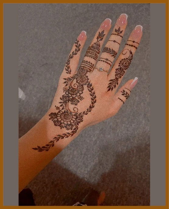 Aesthetic back hand mehndi with three finger trails Aesthetic back hand mehndi with three finger trails