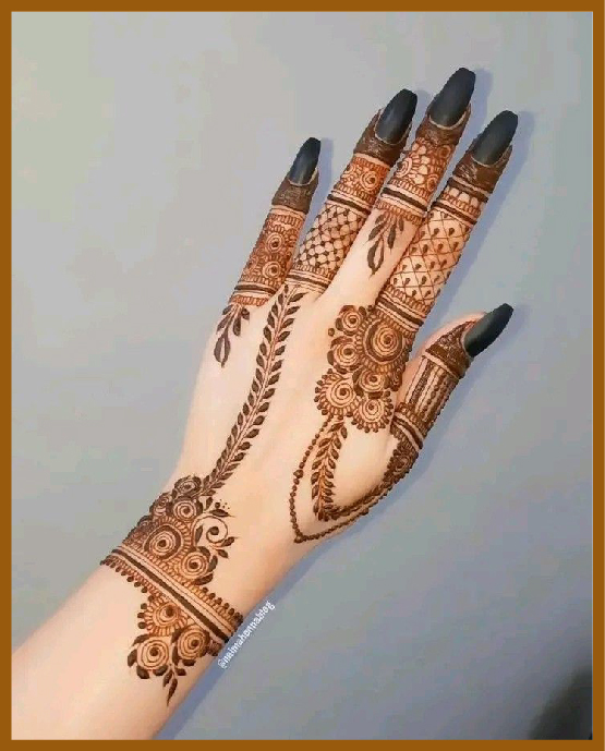 Aesthetic bead chain styled back hand mehndi for wrist and hand Aesthetic bead chain styled back hand mehndi for wrist and hand
