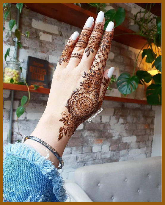Aesthetic mehndi with geometric blocks on back hand Aesthetic mehndi with geometric blocks on back hand