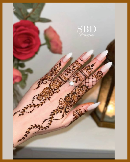 Aesthetic mehndi with layered curves on back hand Aesthetic mehndi with layered curves on back hand