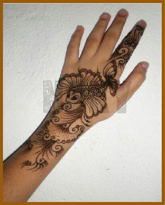Artistic back hand mehndi with light peacock motif Artistic back hand mehndi with light peacock motif