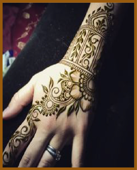 Artistic mehndi with small floral droplets Artistic mehndi with small floral droplets