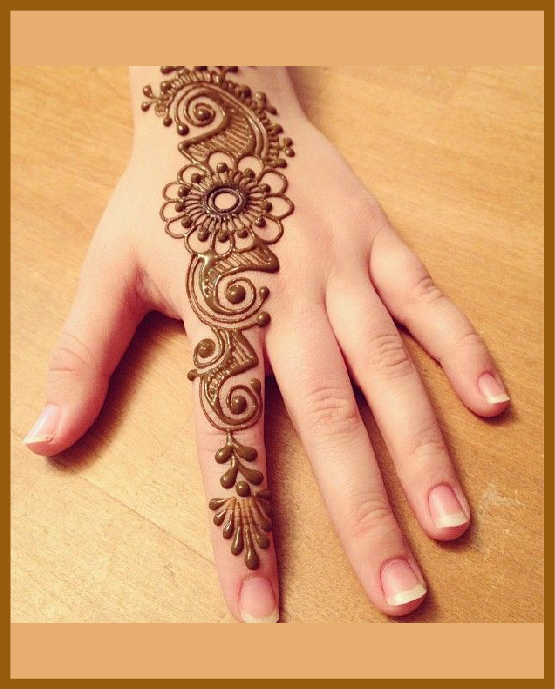 Minimal aesthetic back hand mehndi with diagonal stripes Minimal aesthetic back hand mehndi with diagonal stripes